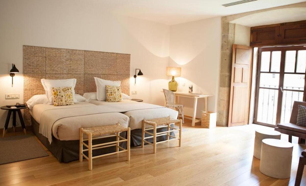 Una de las habitaciones del Parador de Corias