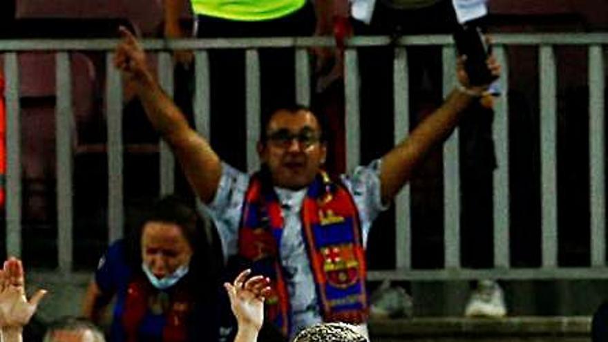 Araujo celebra el gol del empate. | EFE/ENRIC FONTCUBERTA