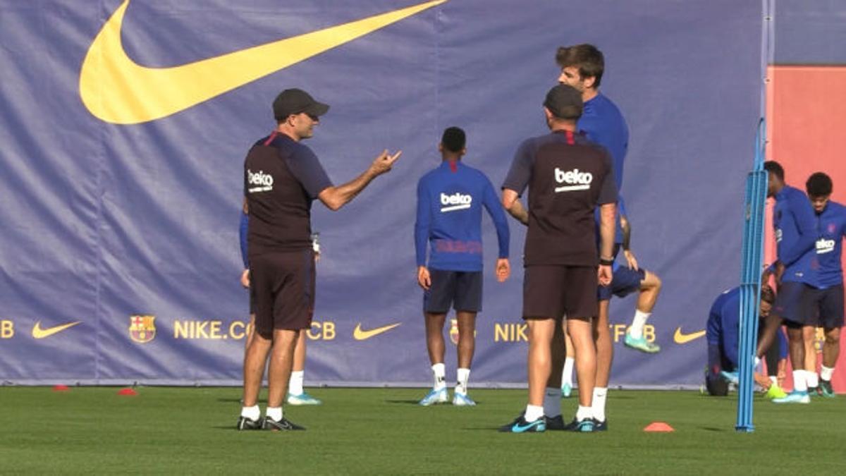 El enigmático gesto entre Piqué y Valverde. ¿Qué se dijeron?