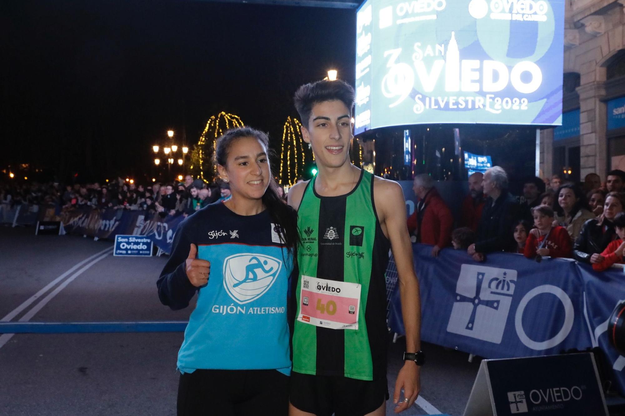 En imágenes: Jaime Bueno (Univerisad de Oviedo) y Mariam Benkert triunfan en la San Silvestre de Oviedo