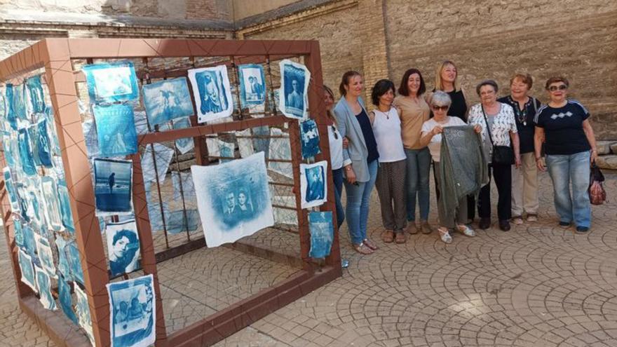 La exposición se ubicó en el patio trasero de la sede. | HOYA DE HUESCA