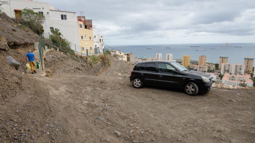 Urbanismo asfaltará la carretera que une por la cornisa los barrios de San Juan y San José