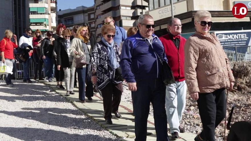 Primera visita de vecinos al yacimiento de San Esteban