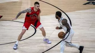 Los Nets, con un gran Irving, ganan a los Raptors de un histórico Juancho