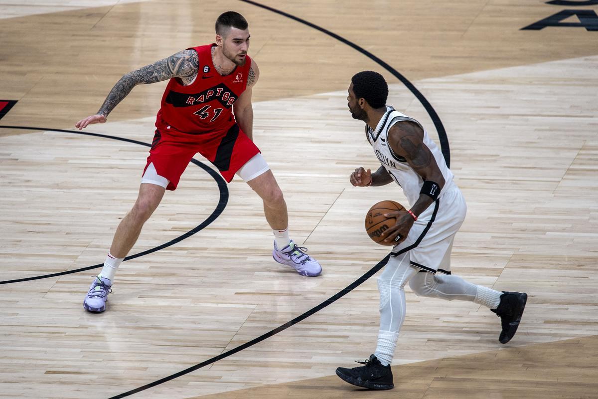 Irving contra Juancho en el Toronto Raptors -  Brooklyn Nets