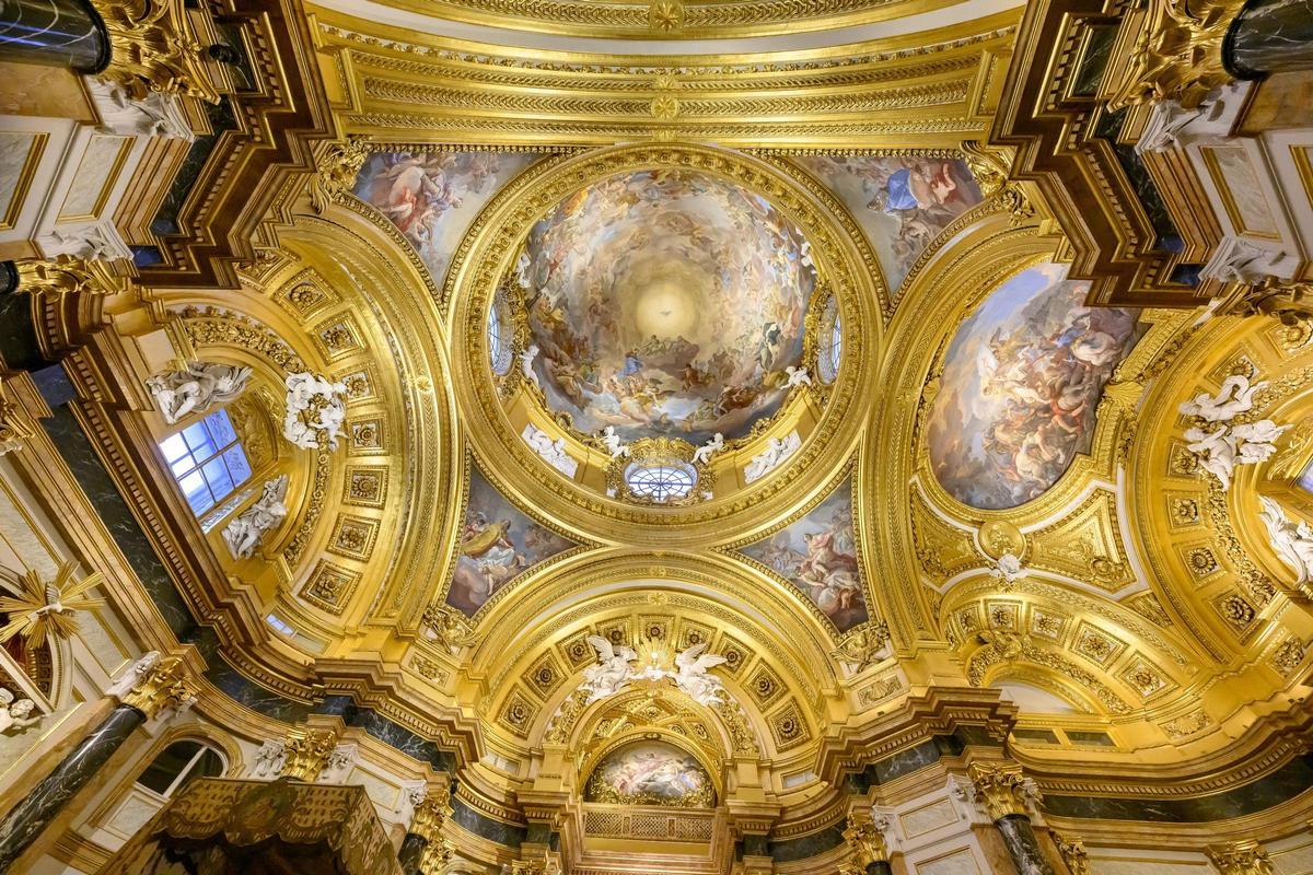 Así ha quedado la nueva iluminación de la capilla del Palacio Real de Madrid.