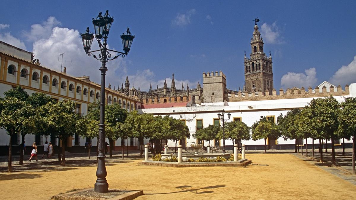 El patio de banderas de Sevilla