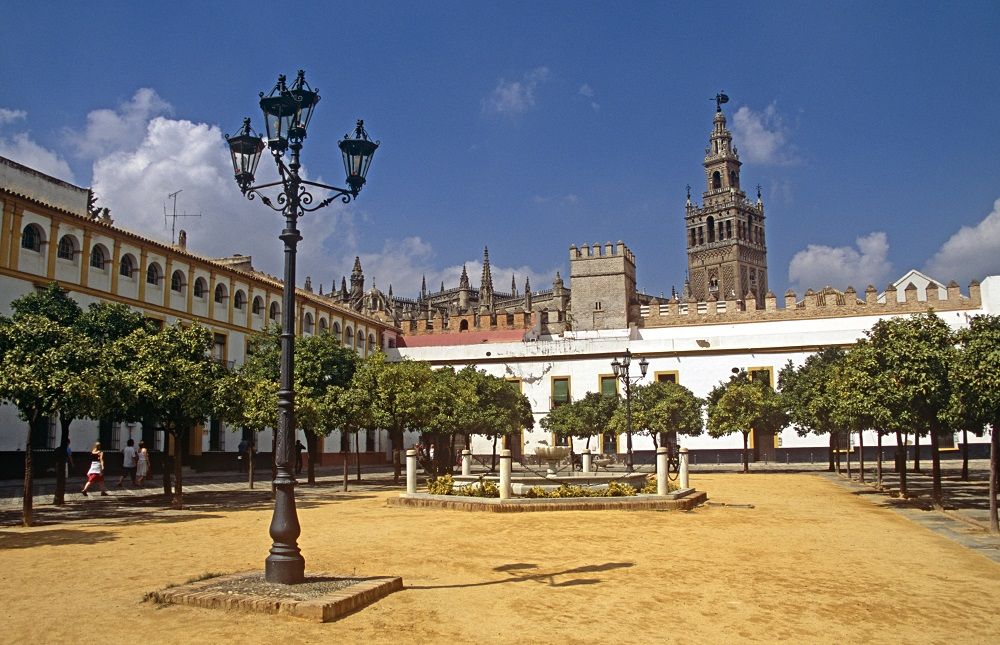 El patio de banderas de Sevilla