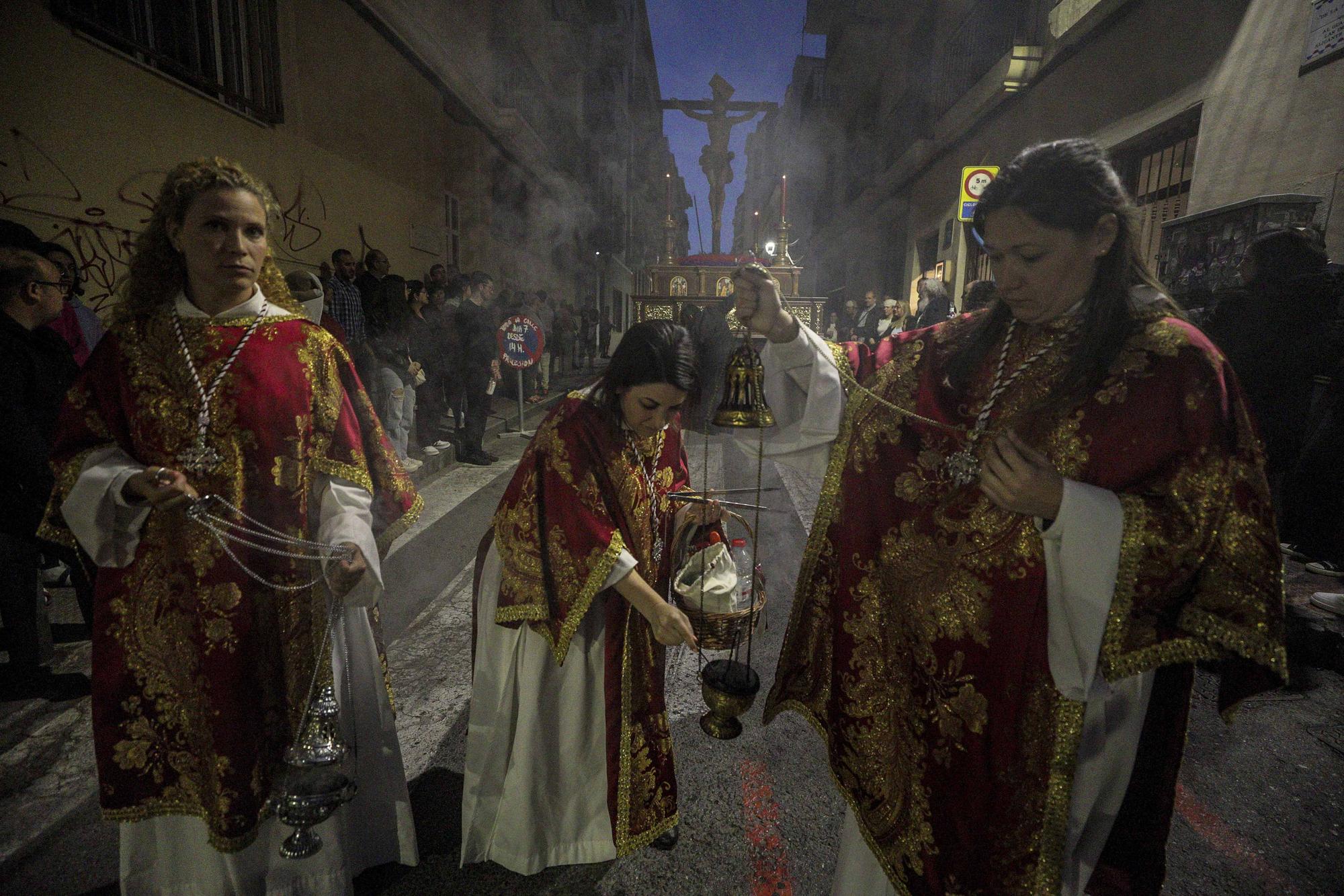 Procesiones Viernes Santo Nuestra Señora de la Soledad de Santa Maria y Hermandad Penitencial Mater Desolata Alicante