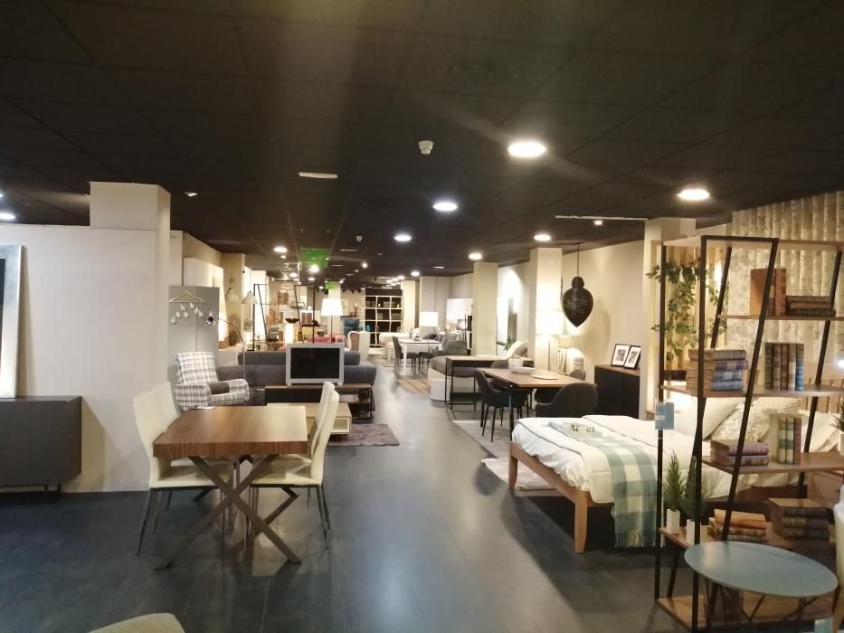 Fiesta de reinauguración de la tienda de Muebles La Fábrica en València.