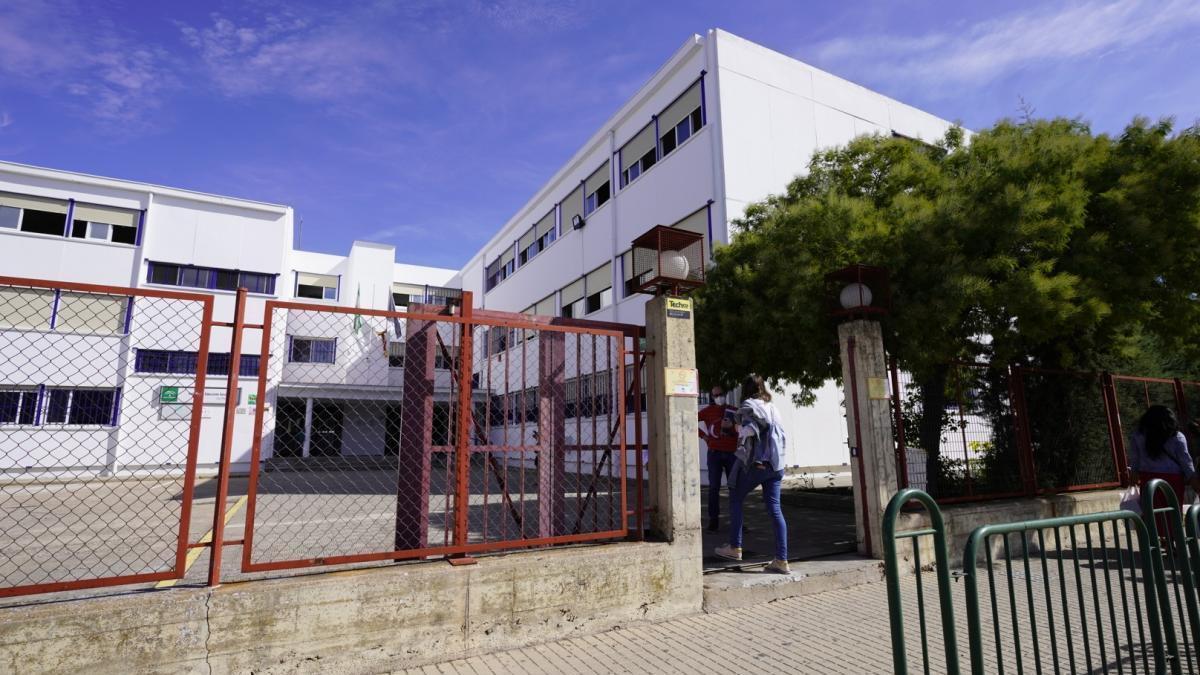 El IES Los Pedroches de Pozoblanco confina una clase de Bachillerato por el positivo de dos alumnos