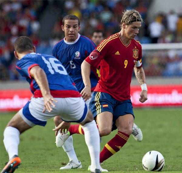 España vence a Puerto Rico (2-1)