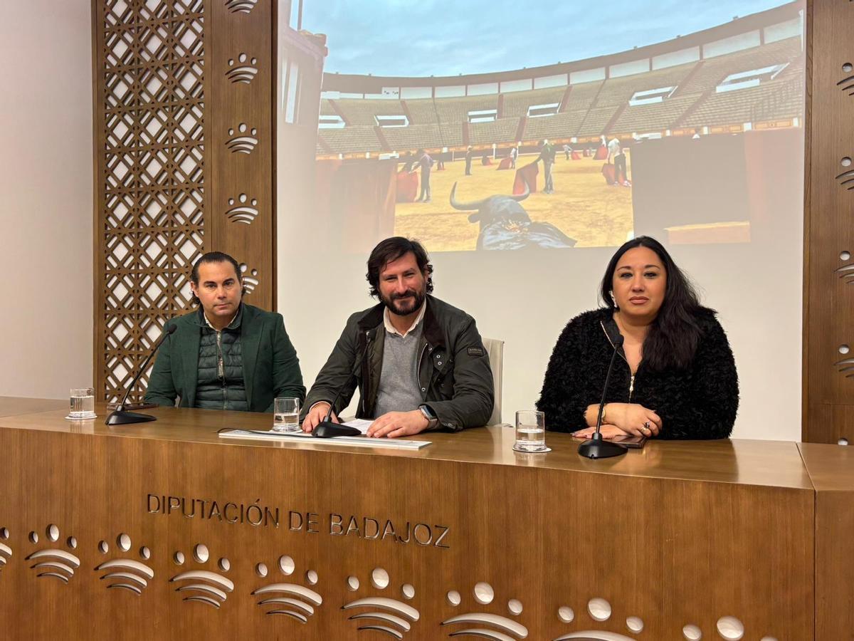 Luis Reinoso El Cartujano, Cristian Maldonado e Inmaculada Galache en la rueda de prensa de esta mañana en la Diputación de Badajoz.