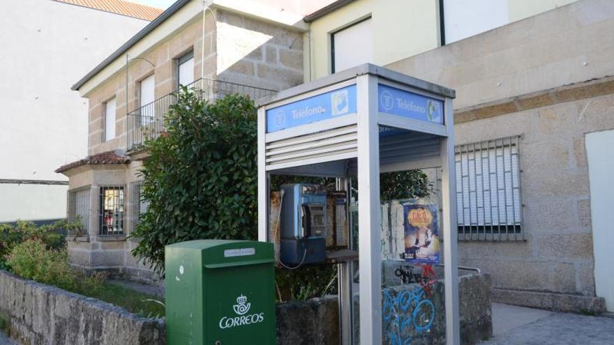 Telefónica prepara la retirada inminente de las 15 cabinas de Cangas y Moaña