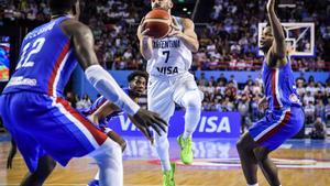 Campazzo en acción ante República Dominicana en el partido de Mar del Plata.