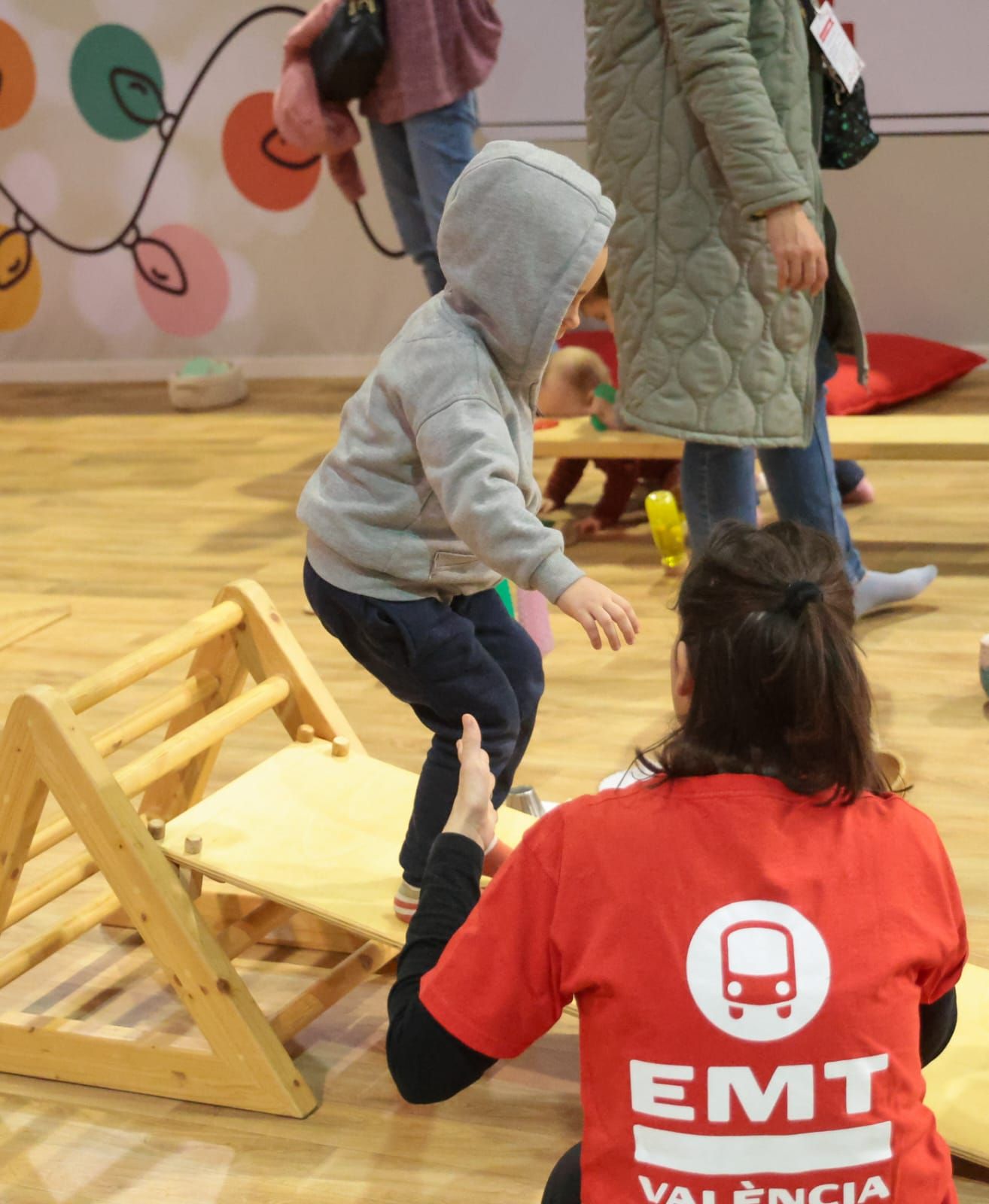 Los más pequeños disfrutan en Expojove de las vacaciones navideñas