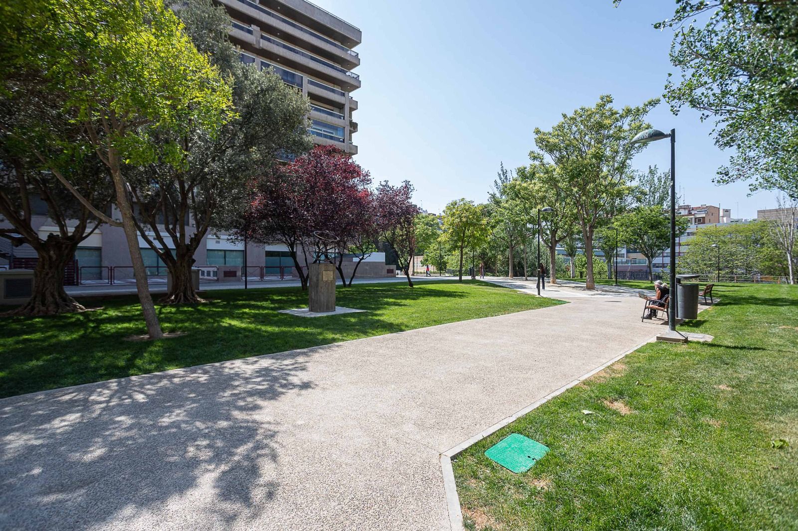 FOTOGALERÍA | Nueva jardinera y accesos en el parque Glorieta del Esperando