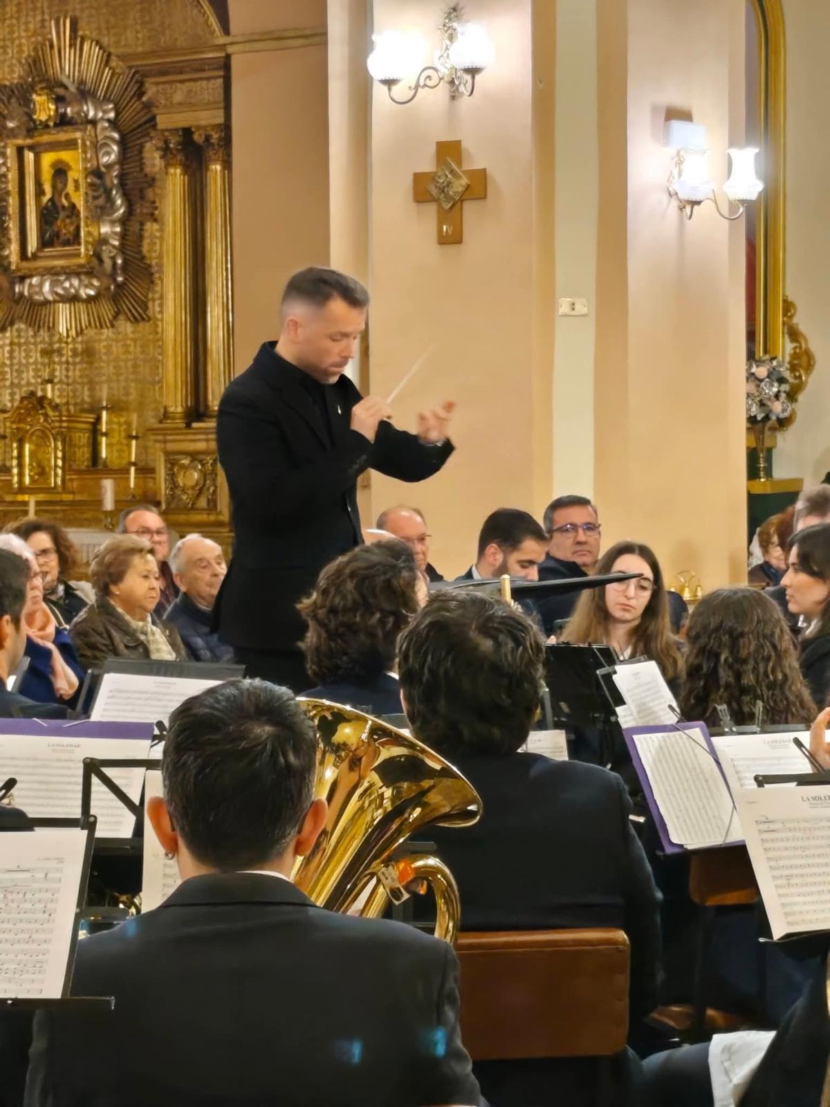 La actuación musical durante el pregón de Semana Santa de Beniaján.