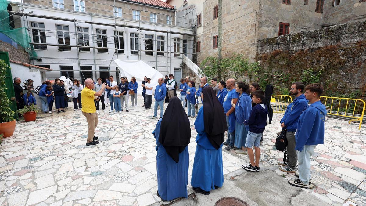 Visita de peregrinos, el pasado agosto, a la Casa del Inmaculado Corazón de María.