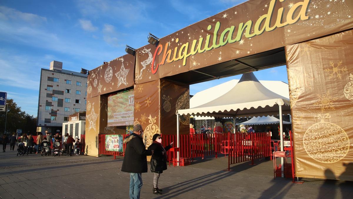 Entrada a Chiquilandia, la carpa de atracciones infantiles del Bulevar.