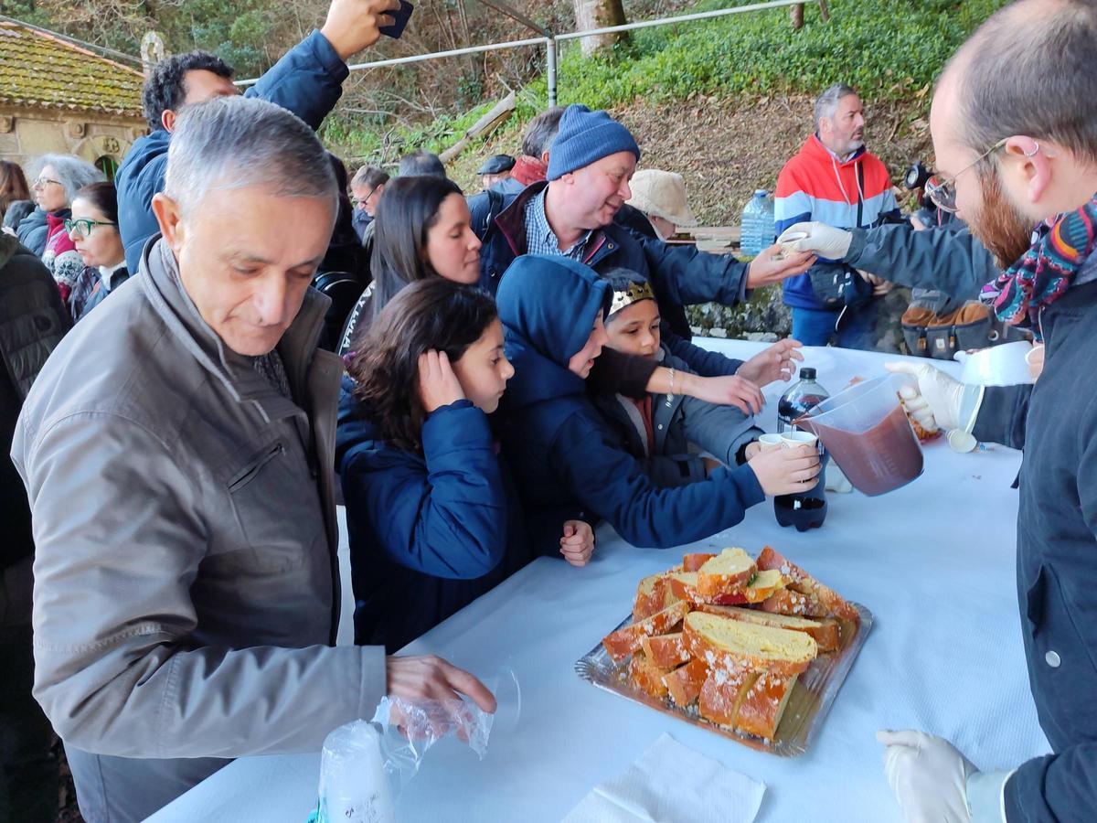La Romaría de Santos Reis en Bueu, en la capilla diseñada por Urbano Lugrís