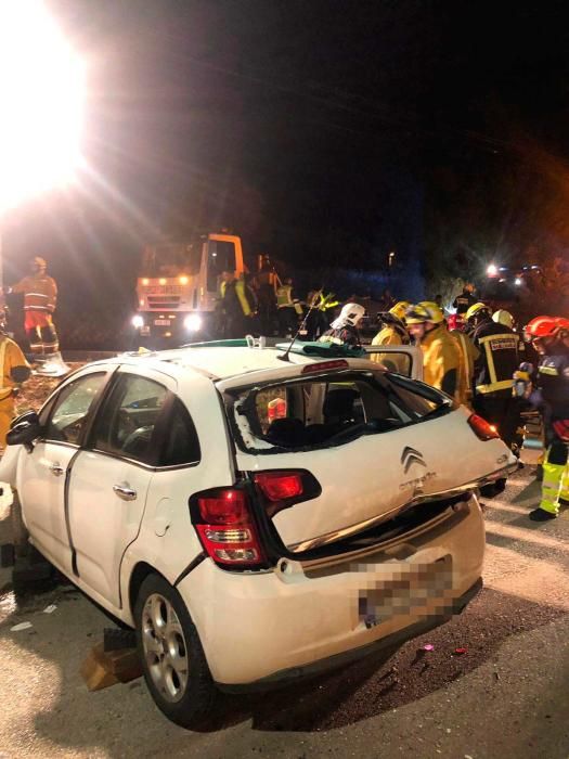 Tres heridos graves en un accidente frontal en Palmanyola