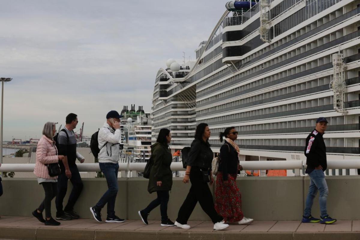 Llega a Barcelona el megacrucero nuevo MSC World Europa