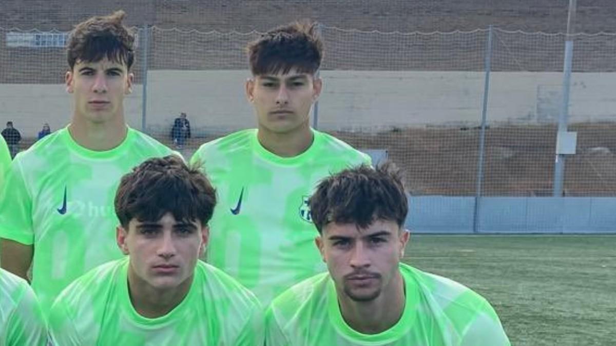 Brian Fariñas con Jofre, Guillem y Hugo en un partido del Juvenil A