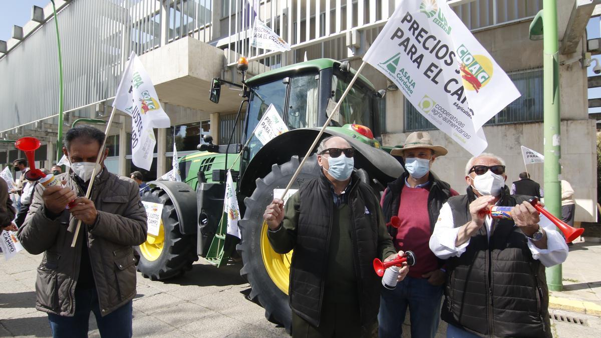 Imagen de la protesta de las organizaciones agrarias en Córdoba.