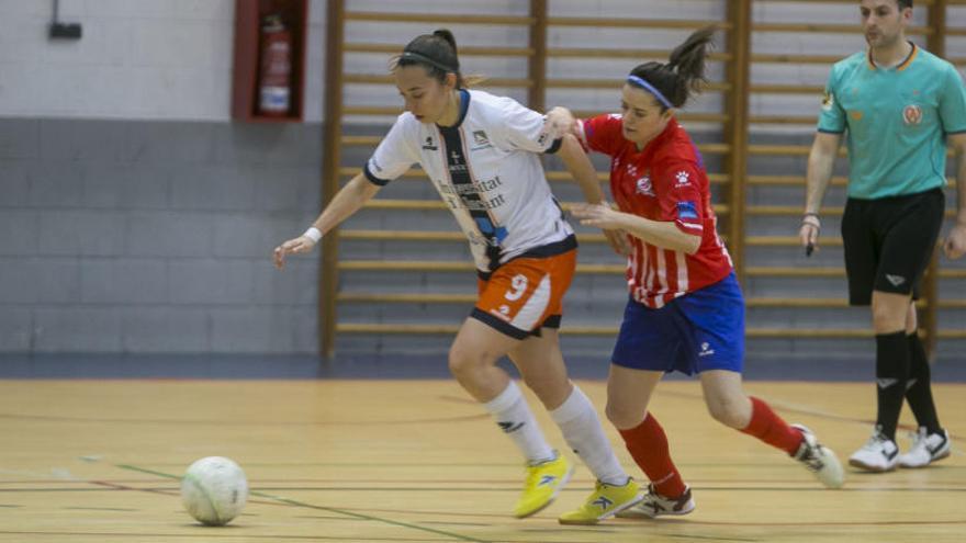 Un lance del UA-Atlético Navalcarnero en San Vicente en el duelo por el liderato.