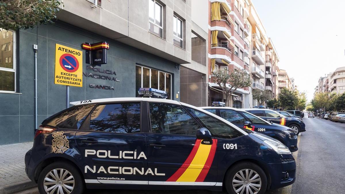 La comisaria de la Policía Nacional, en cuyas inmediaciones se abandonó al menor de 15 años.