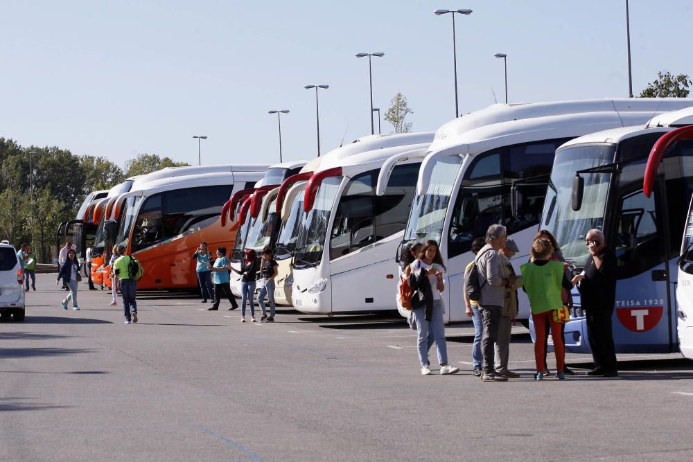 Sortida d'autocars de l'ANC des de Girona per anar a la manifestació de Barcelona