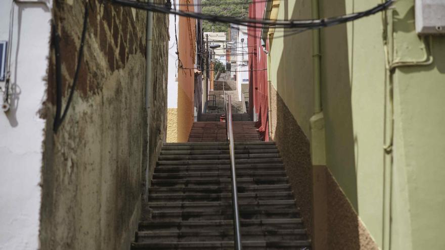 Santa Cruz encarga un estudio para dotar a Valleseco de escaleras mecánicas