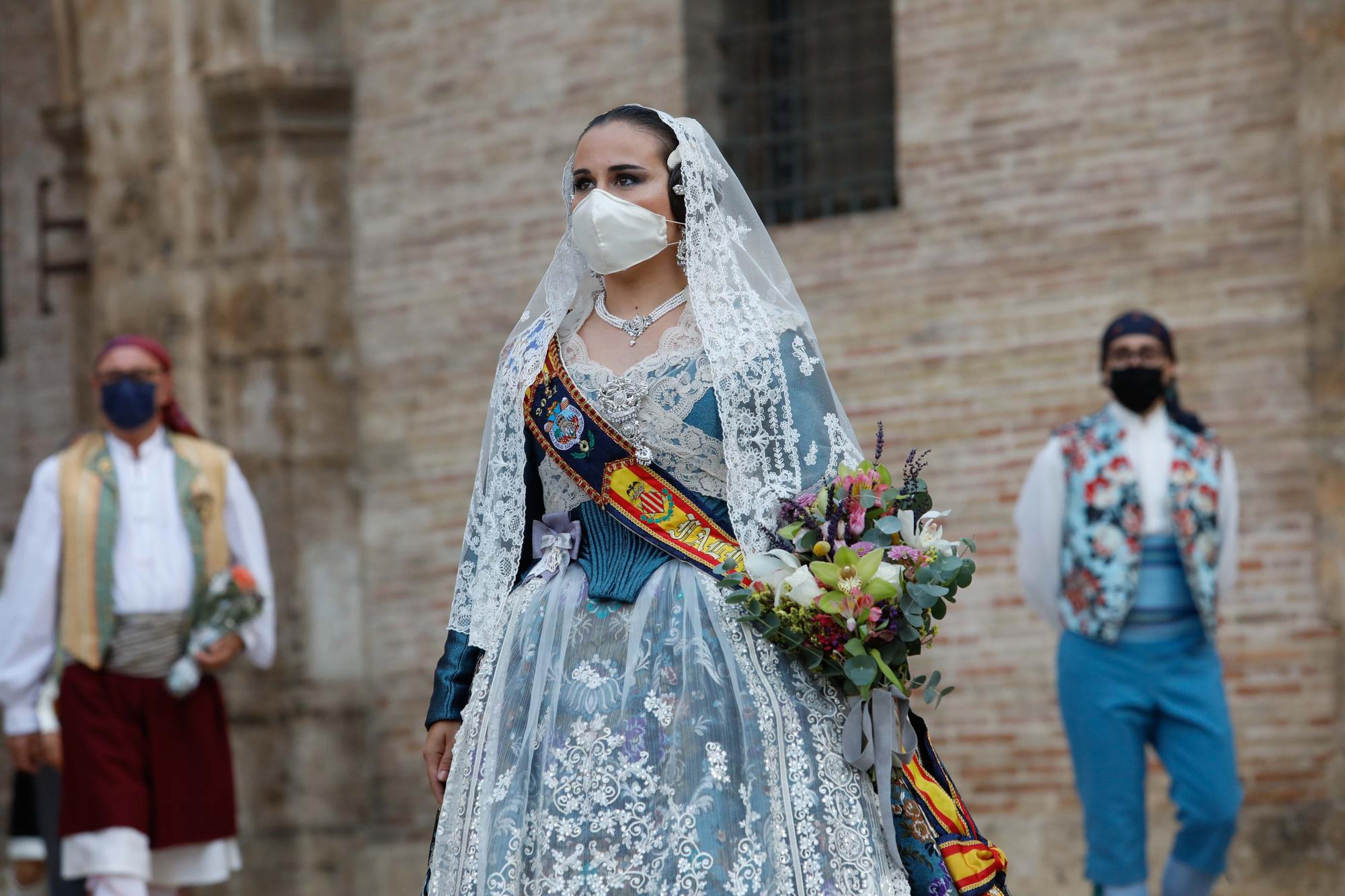 Búscate en el segundo día de Ofrenda por la calle del Mar (entre las 18.00 y las 19.00 horas).