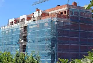 La compraventa de vivienda a tocateja crece y suma 31 al día en Galicia pese al menor tipo