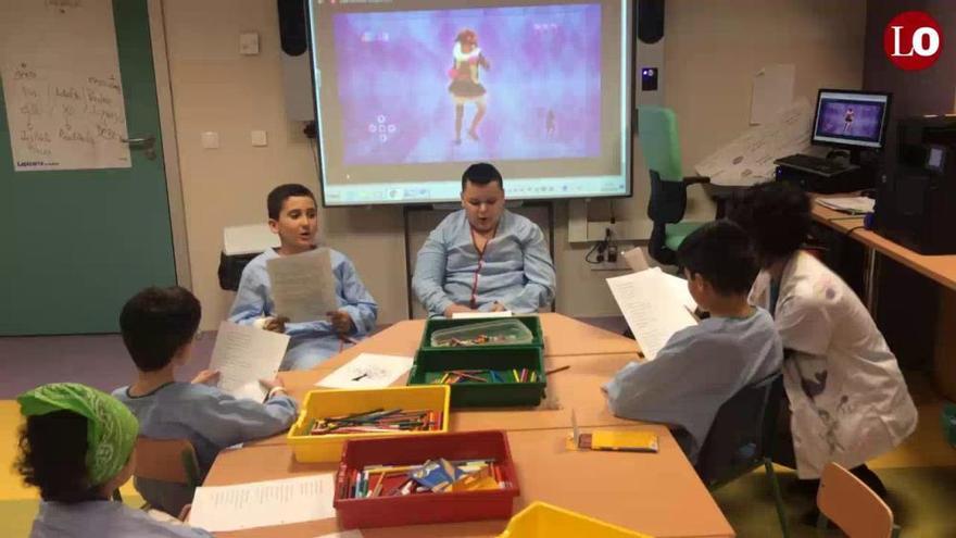 Los niños del aula de escolares de la Arrixaca cantan 'Resistiré'