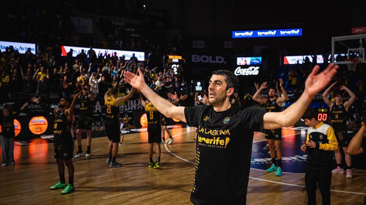 Gio Shermadini celebra la clasificación del CB Canarias para la Final Four de la BCL.