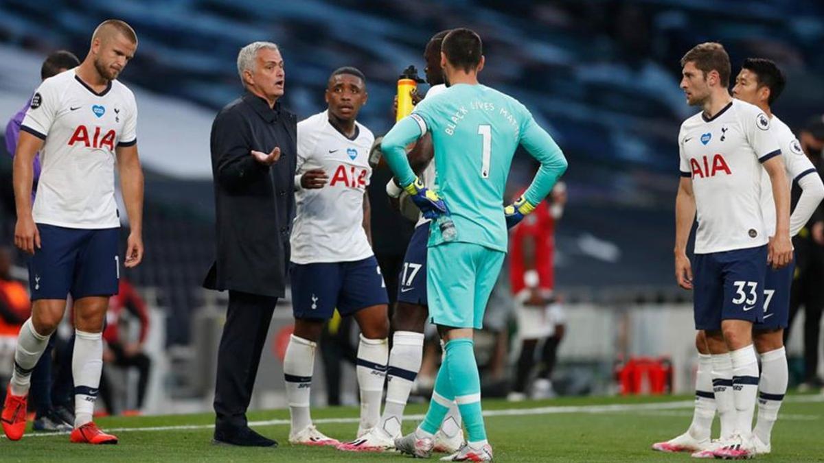 José Mourinno, durante el 'cooling break' en el Tottenham - Manchester United