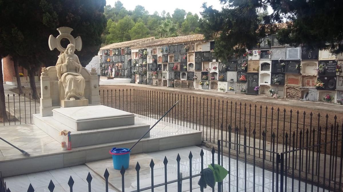 El cementerio parroquial de Benipeixcar, en una imagen tomada la víspera de Todos los Santos.