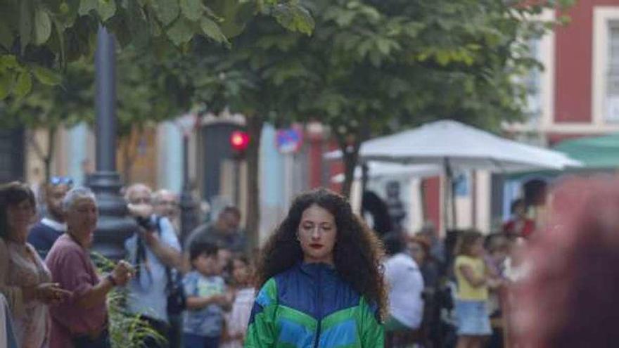 La pasarela de moda instalada ayer en la calle Palacio Valdés.