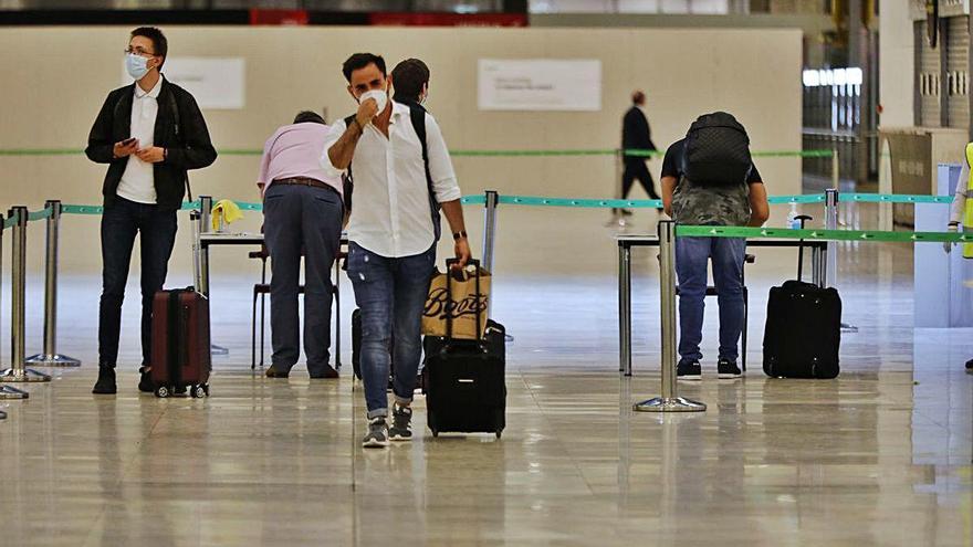 Passatgers procedents de Londres arribant a Madrid, fa uns dies.