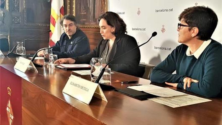 Jordi Munell, Ada Colau i Elisabeth Ortega.