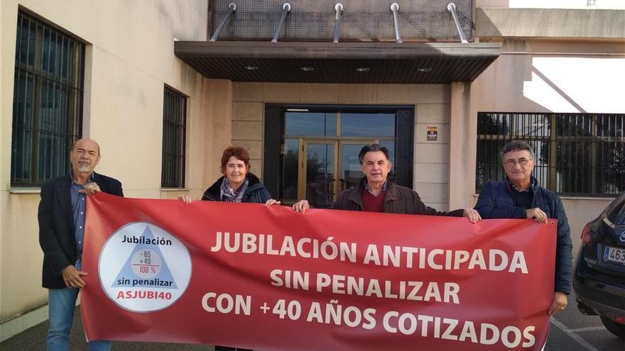 7.000 prejubilados de Castellón con 40 años cotizados exigen cobrar su pensión íntegra