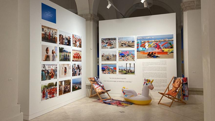 La muestra 'MalagaExpress', con 104 imágenes inéditas de Martin Parr, se puede ver en el Museo de Málaga.