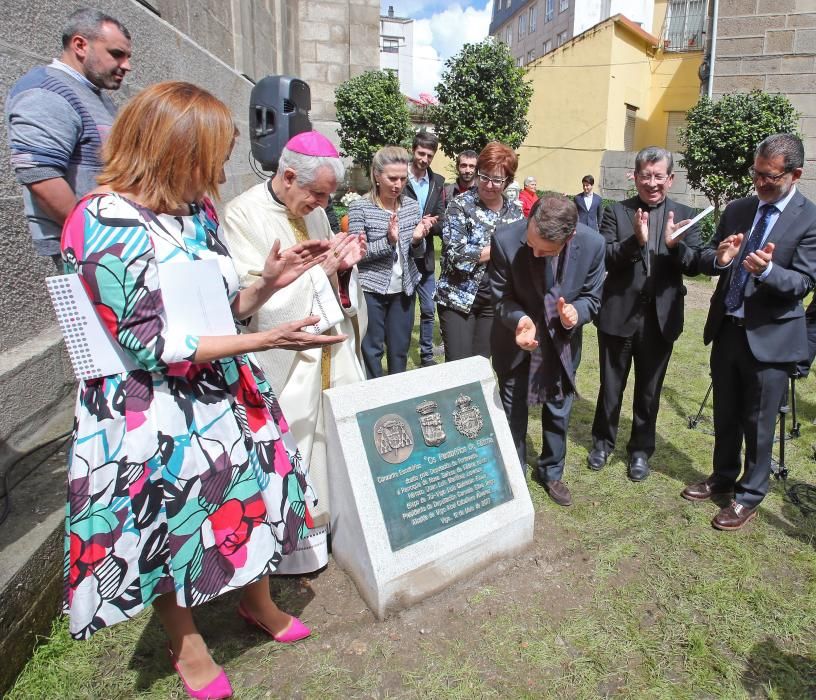 El obispo Quinteiro Fiuza bendice la escultura donada por la Diputación: "Forma ya parte de la historia de Vigo"