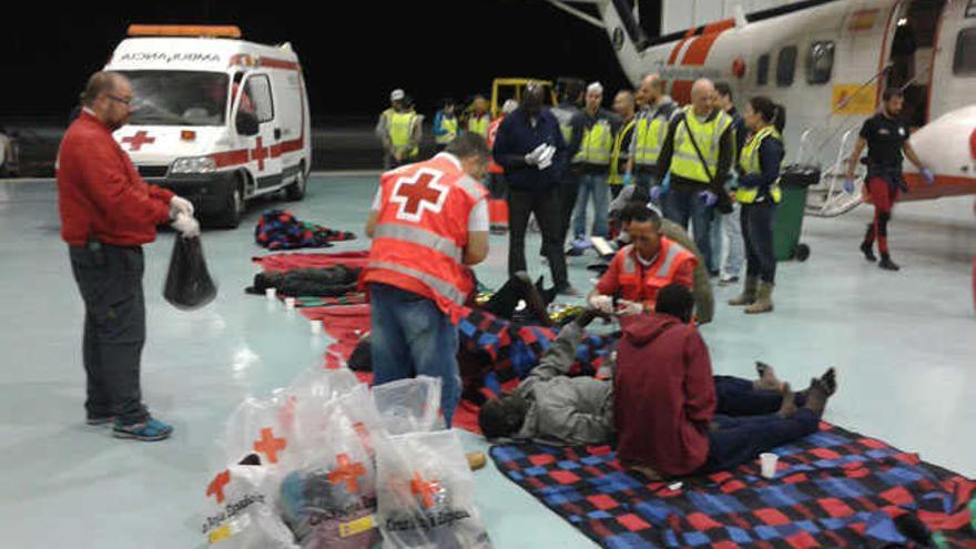 Cuatro muertos y 21 rescatados en una patera hundida en la costa marroquí