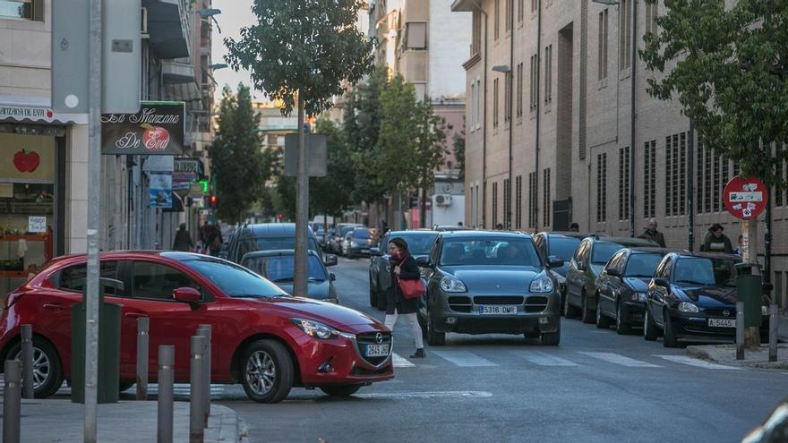 Detenida en Elche por pegarle a su hija porque el perro hizo sus necesidades en casa