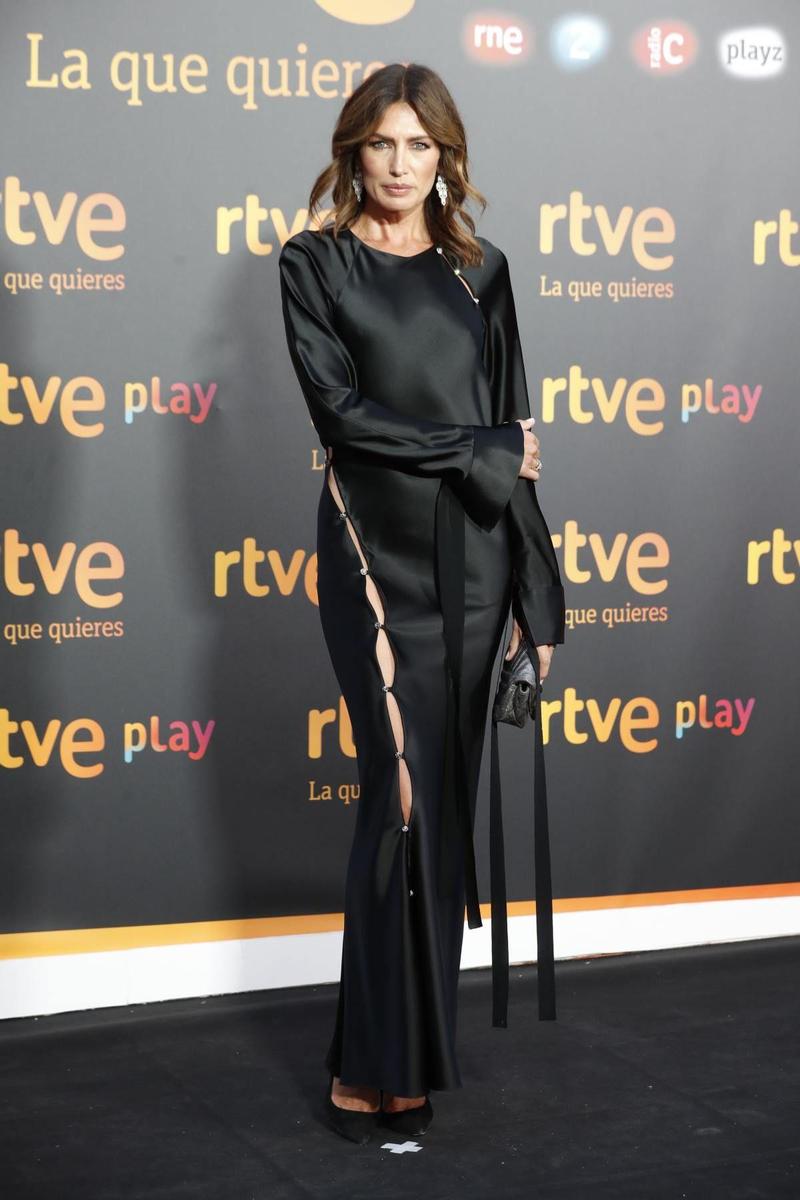 Nieves Álvarez con vestido negro de Pedro del Hierro