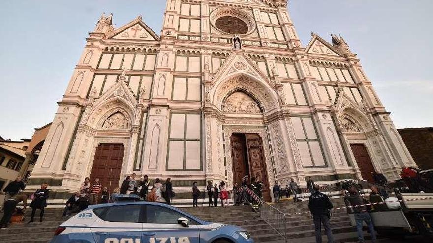 La basílica del accidente, acordonada por la policía.