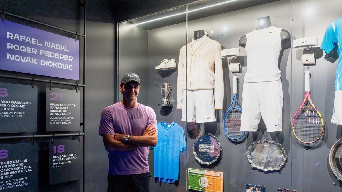 El extenista suizo Roger Federer visita el Rafa Nadal Museum.